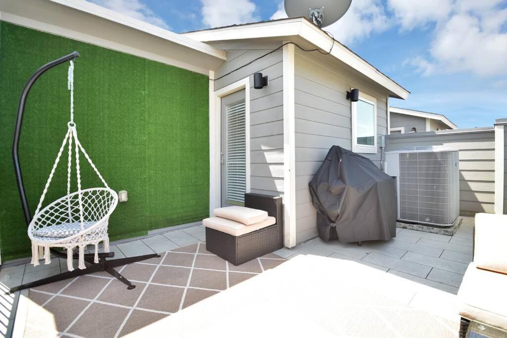 Amazing Rooftop! Downtown Skyline Views!!! Sleeps 15 Houston Exterior photo