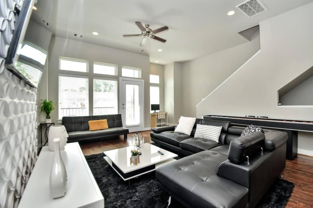 Amazing Rooftop! Downtown Skyline Views!!! Sleeps 15 Houston Exterior photo