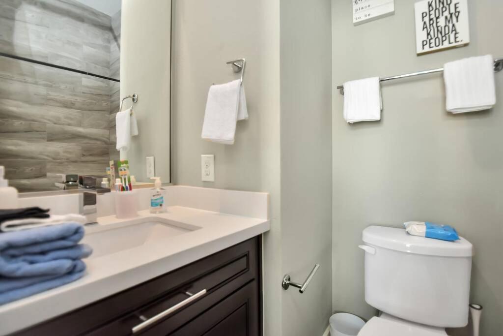 Amazing Rooftop! Downtown Skyline Views!!! Sleeps 15 Houston Exterior photo