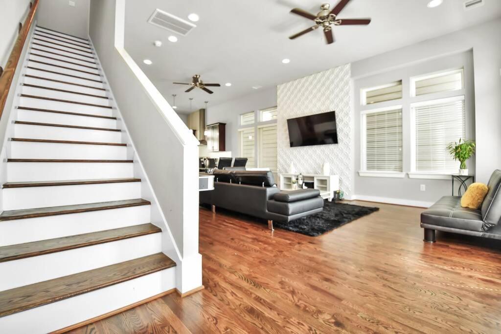 Amazing Rooftop! Downtown Skyline Views!!! Sleeps 15 Houston Exterior photo