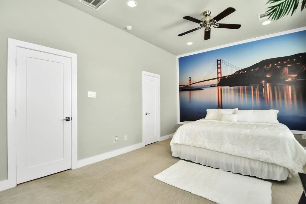 Amazing Rooftop! Downtown Skyline Views!!! Sleeps 15 Houston Exterior photo