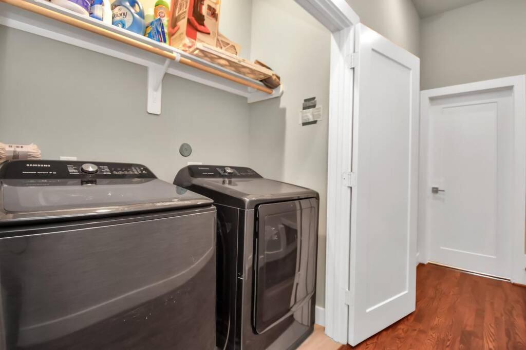 Amazing Rooftop! Downtown Skyline Views!!! Sleeps 15 Houston Exterior photo