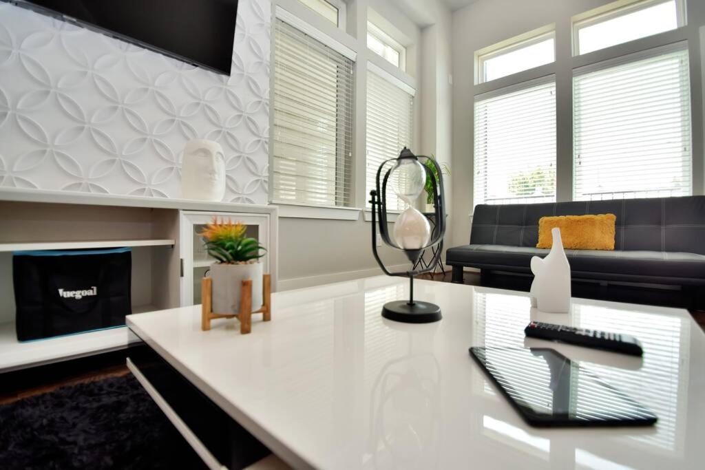 Amazing Rooftop! Downtown Skyline Views!!! Sleeps 15 Houston Exterior photo