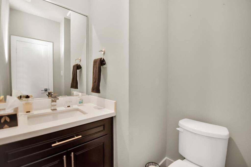 Amazing Rooftop! Downtown Skyline Views!!! Sleeps 15 Houston Exterior photo